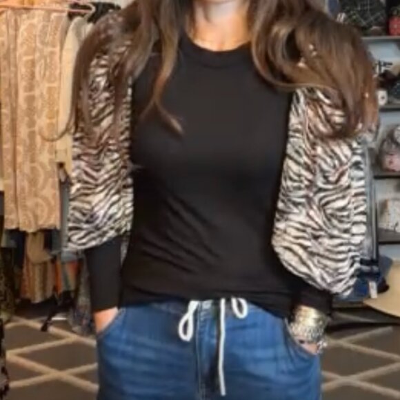 MOMS BEAUTIFUL TOP - Picture 1 of 1